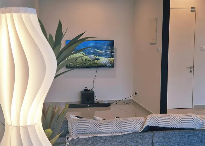 Ultimate Skyline Penthouse W Bathtub 3 Bedroom 6 Pax