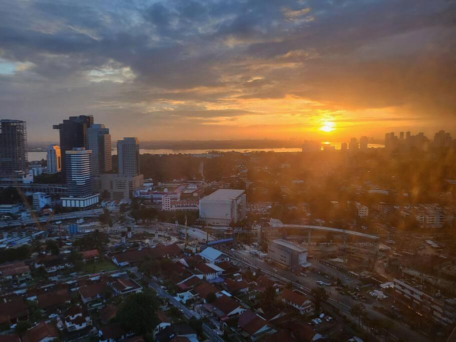 Ultimate Skyline Penthouse W Bathtub 3 Bedroom 6 Pax Apartment