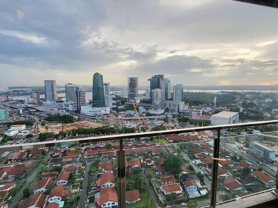 Ultimate Skyline Penthouse W Bathtub 3 Bedroom 6 Pax Apartment Johor Bahru