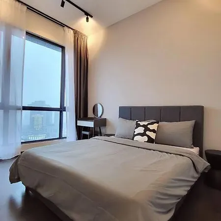 Ultimate Skyline Penthouse W Bathtub 3 Bedroom 6 Pax Johor Bahru Exterior photo
