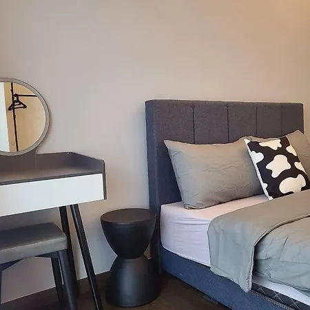 Ultimate Skyline Penthouse W Bathtub 3 Bedroom 6 Pax Johor Bahru Exterior photo
