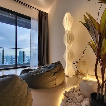 Ultimate Skyline Penthouse W Bathtub 3 Bedroom 6 Pax Johor Bahru Exterior photo