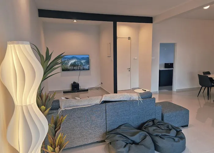 Ultimate Skyline Penthouse W Bathtub 3 Bedroom 6 Pax