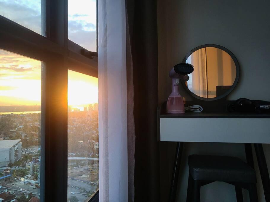 Ultimate Skyline Penthouse W Bathtub 3 Bedroom 6 Pax Apartemen *