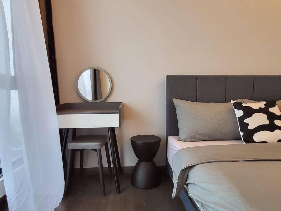 Apartemen Ultimate Skyline Penthouse W Bathtub 3 Bedroom 6 Pax *
